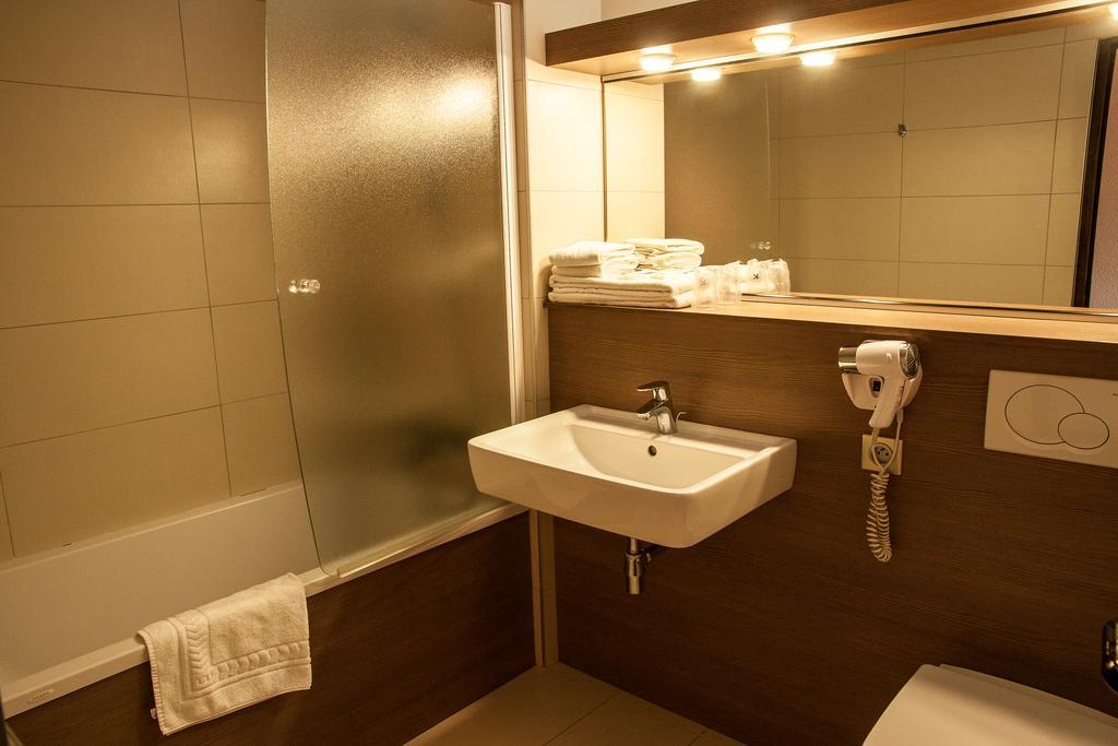 Hotel Les Amandiers Tournon-sur-Rhone Ngoại thất bức ảnh
